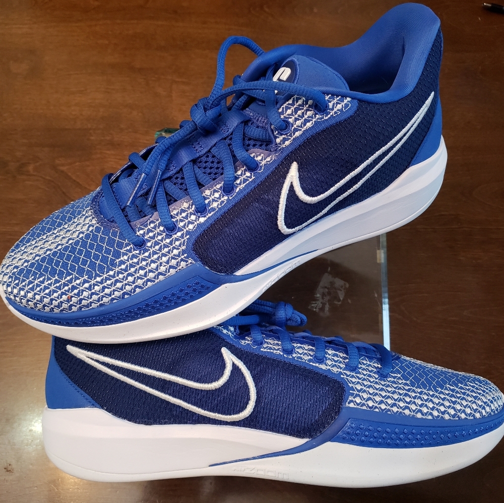 Rare protype unisex Nike basketball shoes sz 10.5w/9m. Super cool shoes